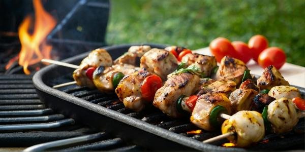 Brochettes de poulet épicées : Un festin de saveurs au barbecue
